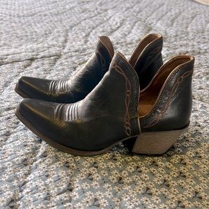 Size 8.5 B ARIAT Short Ankle Western Cowboy Boots Women's Black Leather